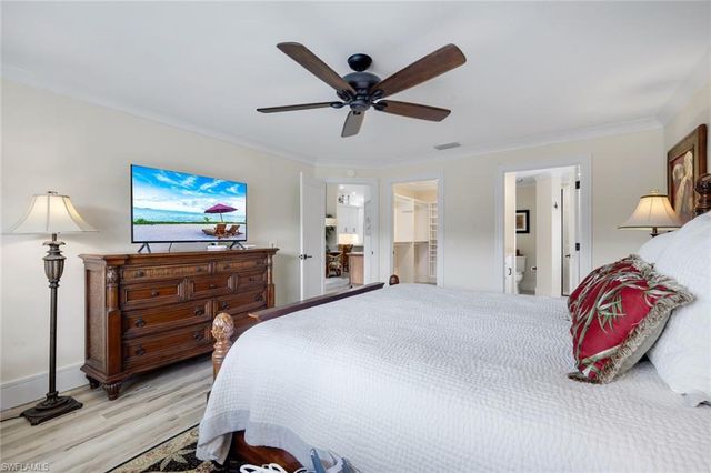 526 Lake Louise CIR 402, Naples, FL 34110