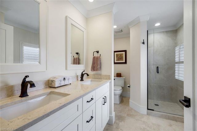 526 Lake Louise CIR 402, Naples, FL 34110