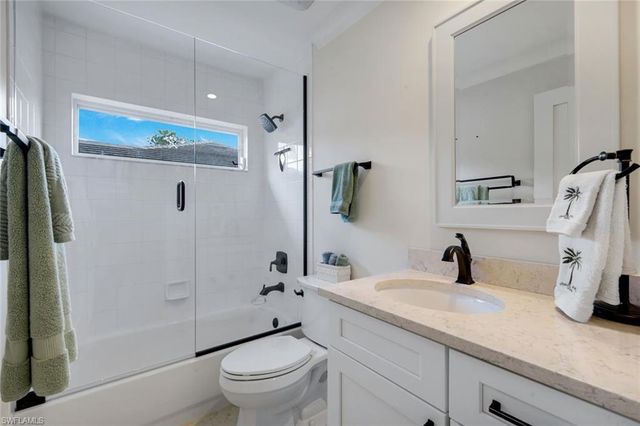 526 Lake Louise CIR 402, Naples, FL 34110