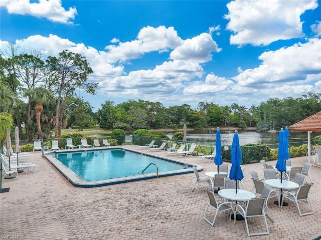 526 Lake Louise CIR 402, Naples, FL 34110