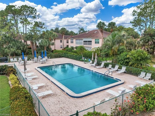 526 Lake Louise CIR 402, Naples, FL 34110