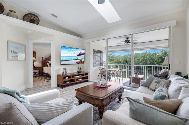 526 Lake Louise CIR 402, Naples, FL 34110