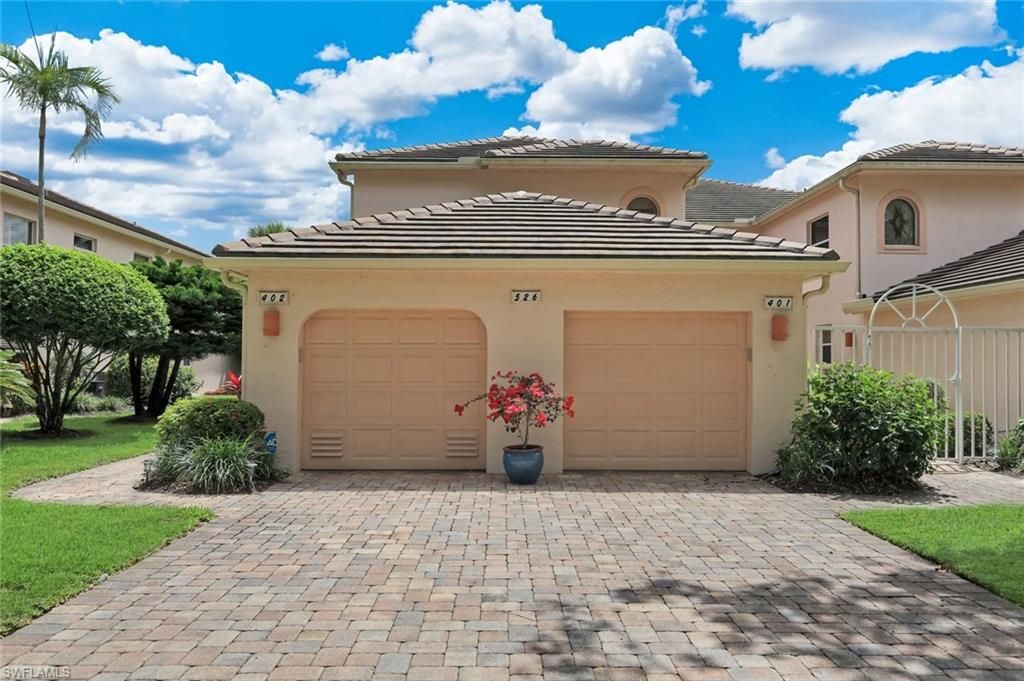 526 Lake Louise CIR 402, Naples, FL 34110