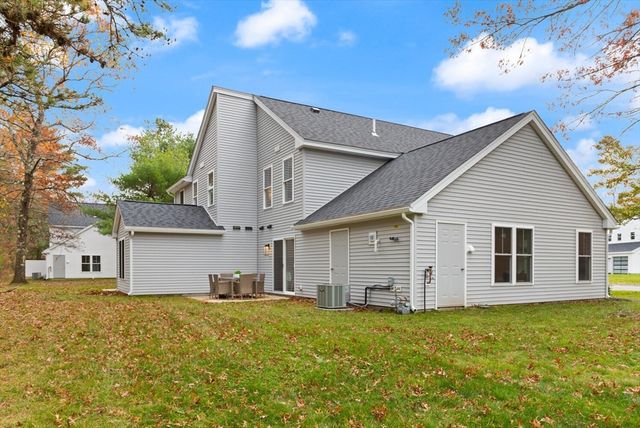 7 Barracks Road 7, Hudson, MA 01749