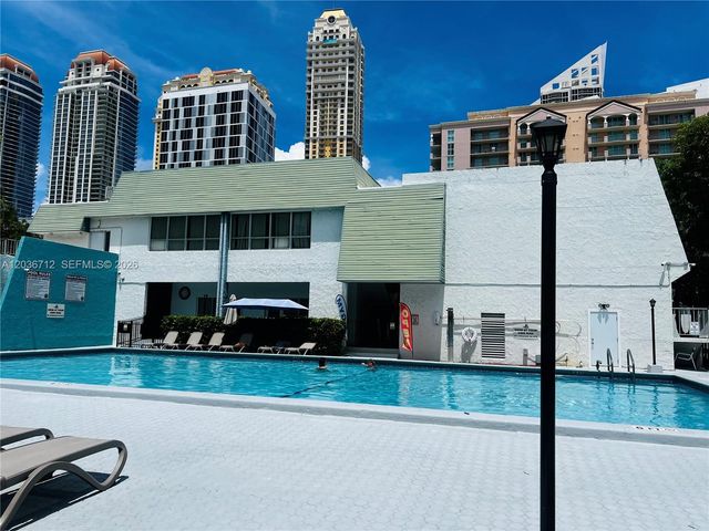 17570 Atlantic Boulevard 206, Sunny Isles Beach, FL 33160