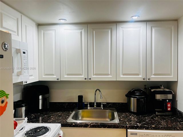 17570 Atlantic Boulevard 206, Sunny Isles Beach, FL 33160