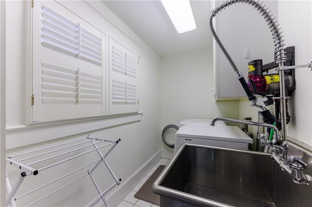 654 Cresthill NE Avenue, Atlanta, GA 30306