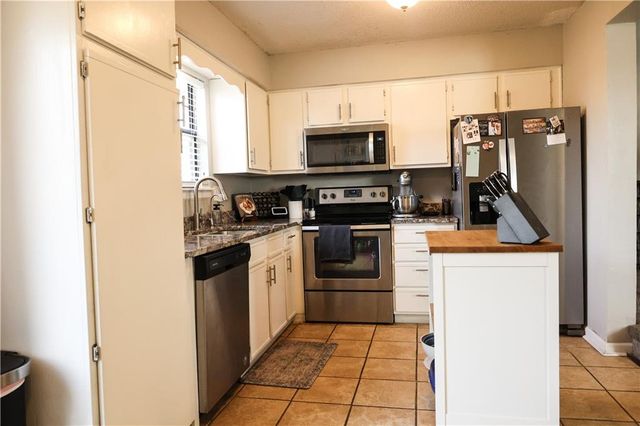 520 NE Knox Street D, Blue Springs, MO 64014