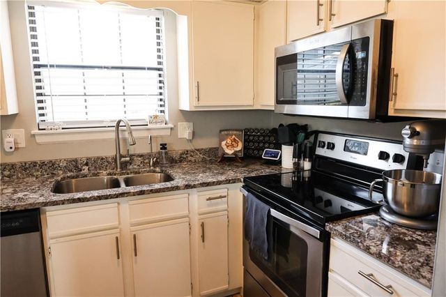 520 NE Knox Street D, Blue Springs, MO 64014