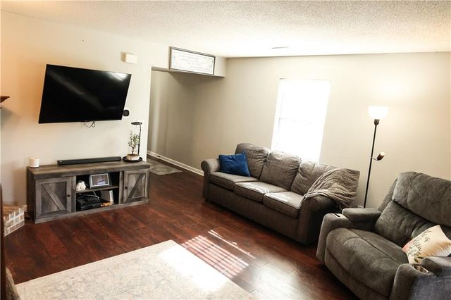 520 NE Knox Street D, Blue Springs, MO 64014