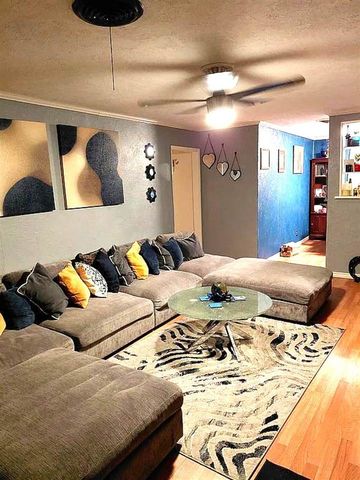 3118 NW Kinyon Ave, Lawton, OK 73505