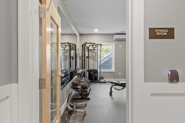 10100 S Willow St Unit 209, Manchester, NH 03103