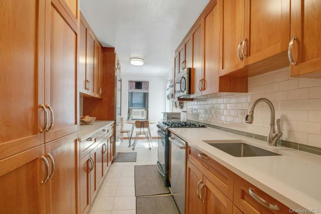 445 W 240th Street 6A, Bronx, NY 10463