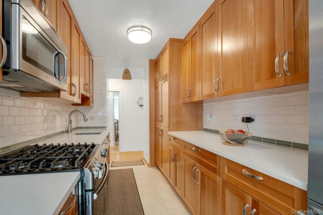 445 W 240th Street 6A, Bronx, NY 10463