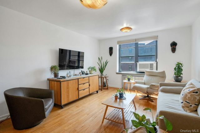 445 W 240th Street 6A, Bronx, NY 10463