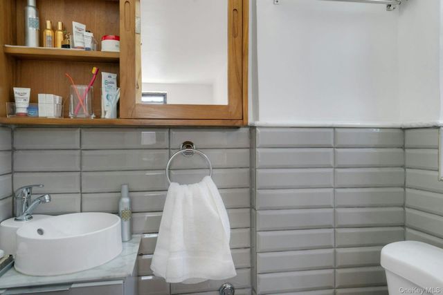 445 W 240th Street 6A, Bronx, NY 10463