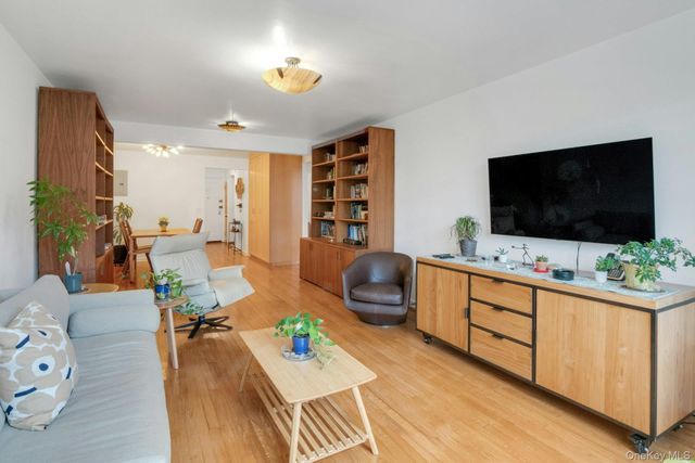 445 W 240th Street 6A, Bronx, NY 10463