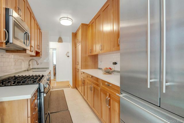 445 W 240th Street 6A, Bronx, NY 10463