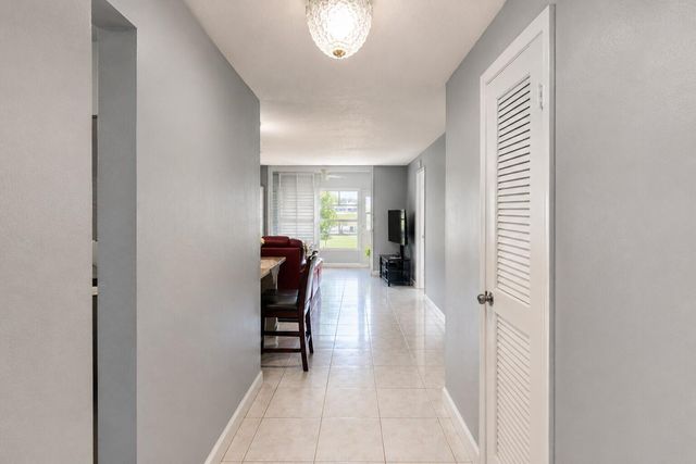 2750 W Sunrise Lakes Drive W 112, Sunrise, FL 33322