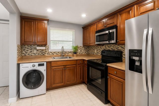 2750 W Sunrise Lakes Drive W 112, Sunrise, FL 33322