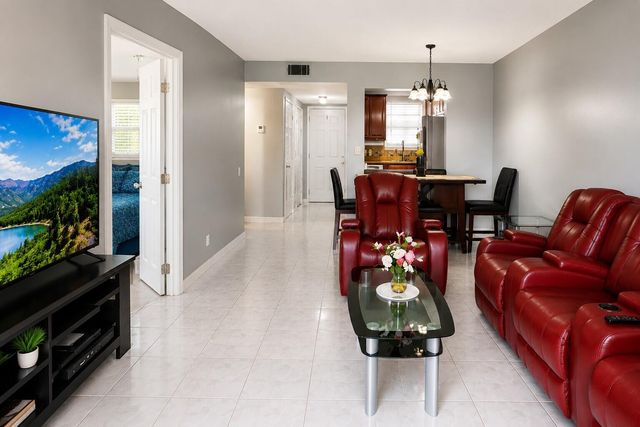 2750 W Sunrise Lakes Drive W 112, Sunrise, FL 33322