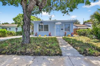 910 SE 3RD Street, Boynton Beach, FL 33435