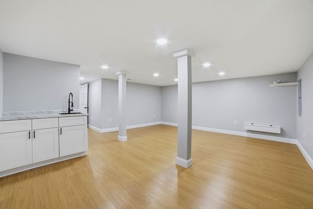 44 Topsfield Cir, Shrewsbury, MA 01545