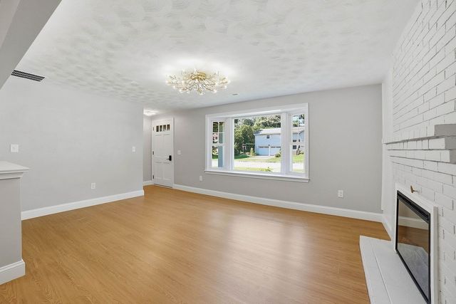 44 Topsfield Cir, Shrewsbury, MA 01545