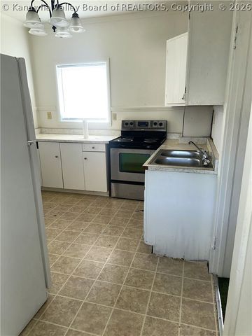 619 4th Avenue, Montgomery, WV 25136