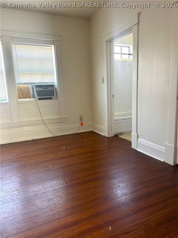 619 4th Avenue, Montgomery, WV 25136