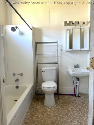 619 4th Avenue, Montgomery, WV 25136