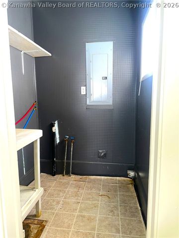 619 4th Avenue, Montgomery, WV 25136