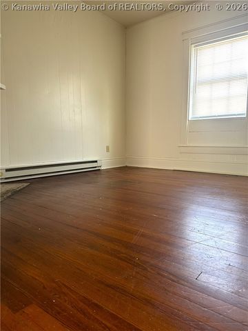 619 4th Avenue, Montgomery, WV 25136