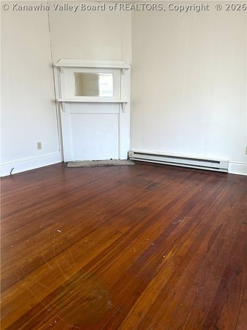 619 4th Avenue, Montgomery, WV 25136