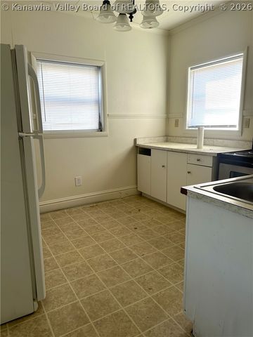 619 4th Avenue, Montgomery, WV 25136