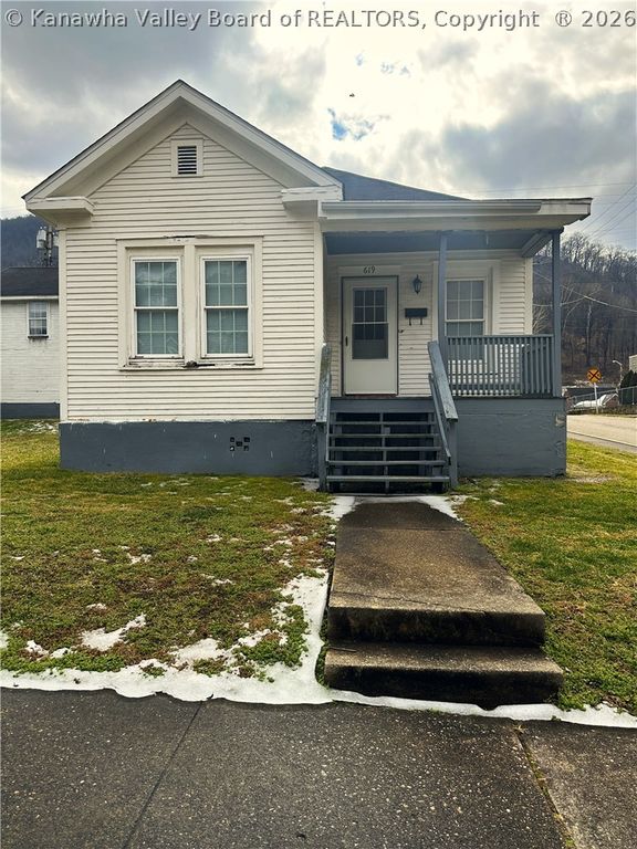 619 4th Avenue, Montgomery, WV 25136