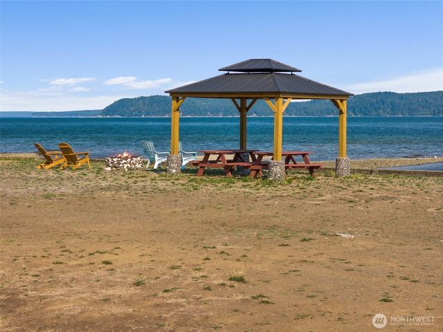 560 N Beacon Point Loop N, Lilliwaup, WA 98555