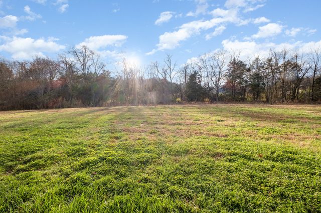 193 Fister Dr, Lebanon, TN 37090