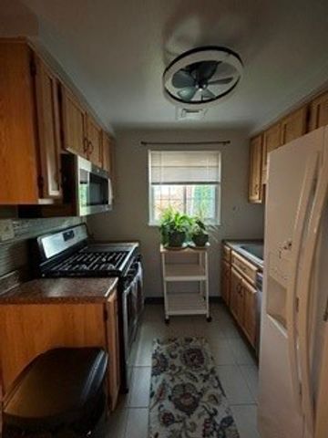 320 Glencoe Dr, West Mifflin, PA 15122