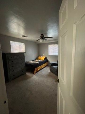 320 Glencoe Dr, West Mifflin, PA 15122