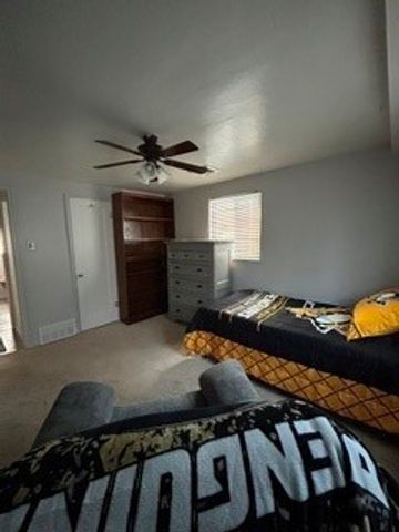 320 Glencoe Dr, West Mifflin, PA 15122