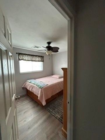 320 Glencoe Dr, West Mifflin, PA 15122