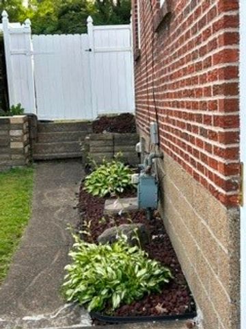 320 Glencoe Dr, West Mifflin, PA 15122