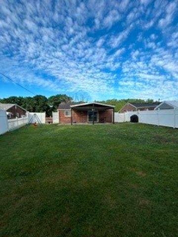 320 Glencoe Dr, West Mifflin, PA 15122