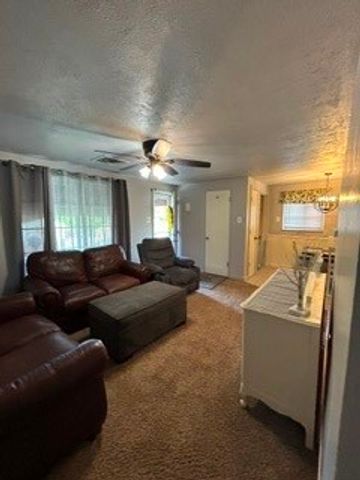 320 Glencoe Dr, West Mifflin, PA 15122