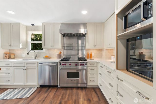 6736 10th Avenue NW, Seattle, WA 98117