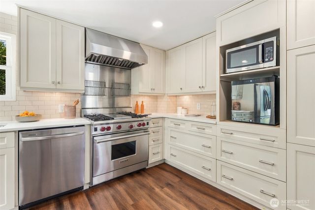 6736 10th Avenue NW, Seattle, WA 98117