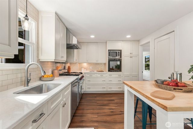 6736 10th Avenue NW, Seattle, WA 98117