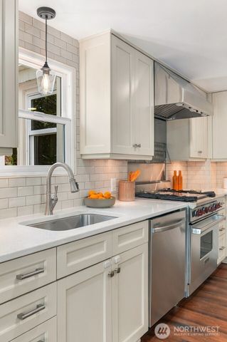 6736 10th Avenue NW, Seattle, WA 98117