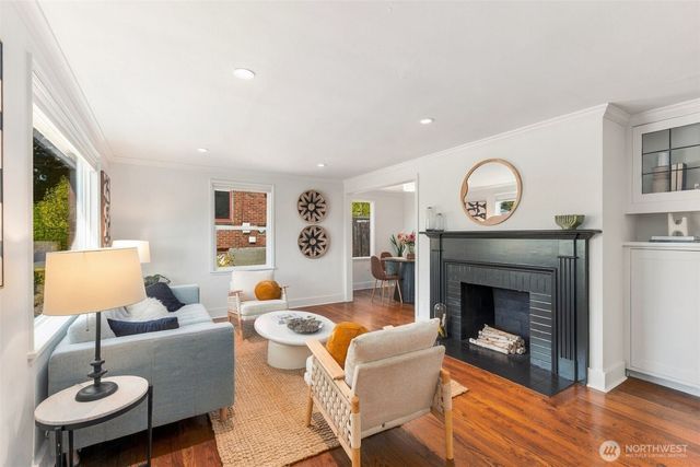 6736 10th Avenue NW, Seattle, WA 98117